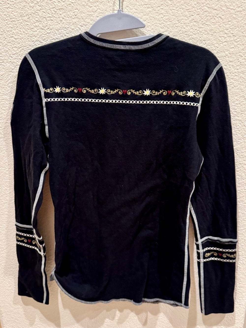 Alp N Rock crew neck apres ski Black Long Sleeve Henley Top Floral Embroidery - Picture 2 of 3